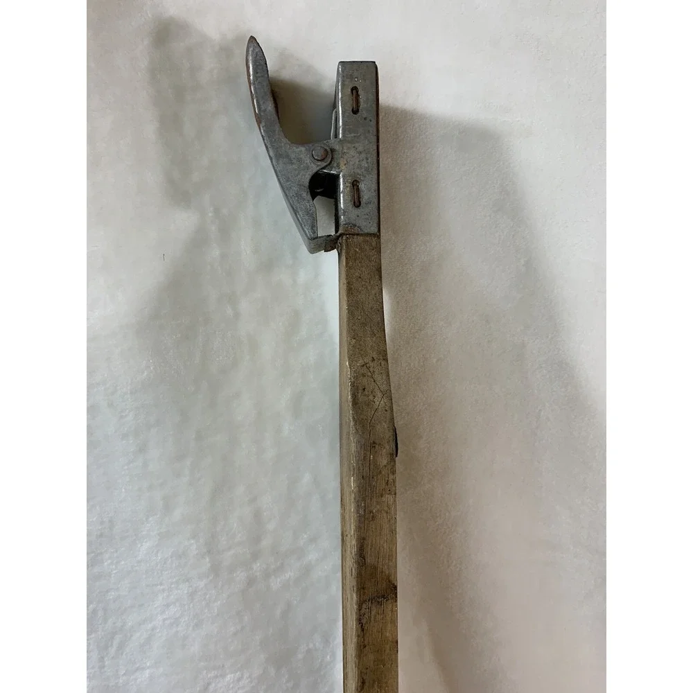Vintage Wooden Fish Scaler Cleaning Skinner Filet Board Tail Clamp 23